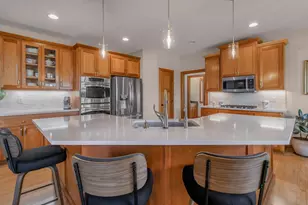 21872 Carrbridge Ct, Lakeville, MN 55044 - Photo 4