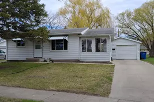 1102 19th St N, Moorhead, MN 56560 - Photo 2