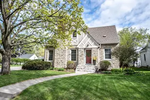 1513 Hoyt Ave W, Falcon Heights, MN 55108 - Photo 1