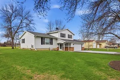 1013 63rd Avenue N, Moorhead, MN 56560 - Photo 2