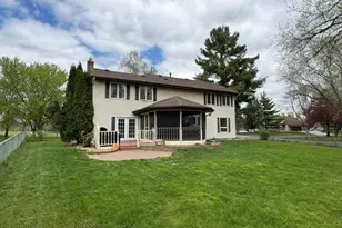 10444 Quaker Ln N, Maple Grove, MN 55369 - Photo 2