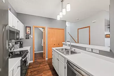 17900 Cobblestone Way, Eden Prairie, MN 55347 - Photo 10