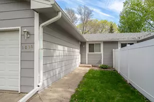 1031 Eastview Cir, Shakopee, MN 55379 - Photo 2