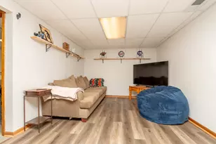 1031 Eastview Cir, Shakopee, MN 55379 - Photo 20