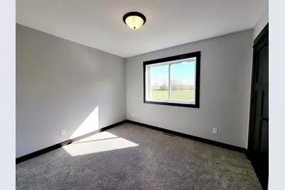 1381 Cullen Street, Saint Peter, MN 56082 - Photo 10
