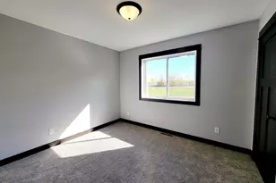 1381 Cullen St, Saint Peter, MN 56082 - Photo 10