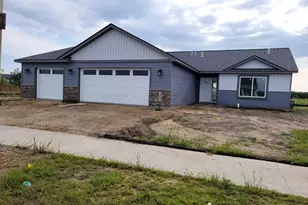 1381 Cullen St, Saint Peter, MN 56082 - Photo 1