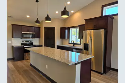 1381 Cullen Street, Saint Peter, MN 56082 - Photo 4
