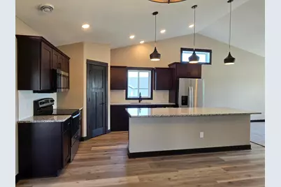 1381 Cullen Street, Saint Peter, MN 56082 - Photo 4