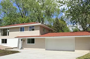 13832 Shirley Dr, Burnsville, MN 55337 - Photo 2