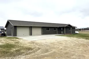 2934 27th St NW, Baudette, MN 56623 - Photo 2