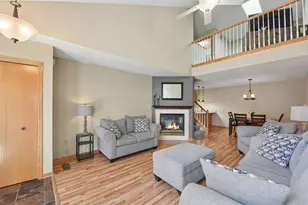 2335 Oakridge Cir, Hudson, WI 54016 - Photo 4
