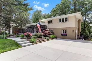 645 Warner Ave S, Mahtomedi, MN 55115 - Photo 2