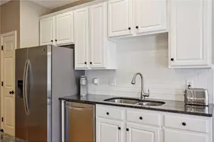 15843 Porchlight Ln, Eden Prairie, MN 55347 - Photo 6