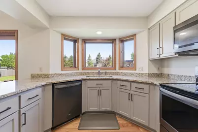 6989 Wyndham Alcove, Woodbury, MN 55125 - Photo 4