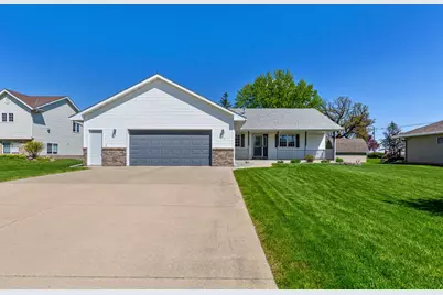 425 Hazeltine Place NE, Owatonna, MN 55060 - Photo 2