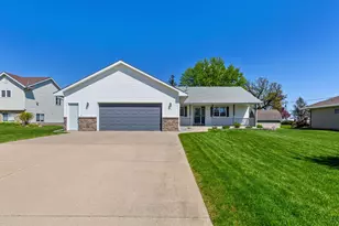 425 Hazeltine Pl NE, Owatonna, MN 55060 - Photo 2