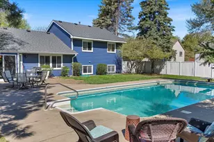 512 Hyde Ave N, Mahtomedi, MN 55115 - Photo 2