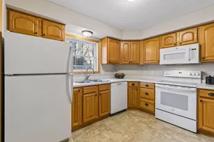 14301 Bedford Dr, Eden Prairie, MN 55346 - Photo 12