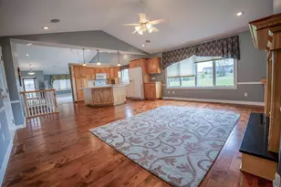 211 Valley View Dr SE, Willmar, MN 56201 - Photo 8