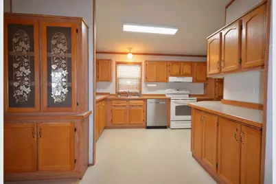324 Mozart Avenue E, Mankato, MN 56001 - Photo 10