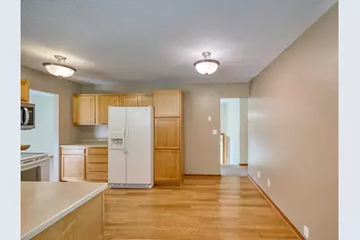 8106 Dakota Lane, Chanhassen, MN 55317 - Photo 4