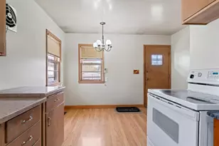 1402 7th St SE, Austin, MN 55912 - Photo 6