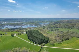 S3565 Rooster Ridge Ln, Fountain City, WI 54629 - Photo 6