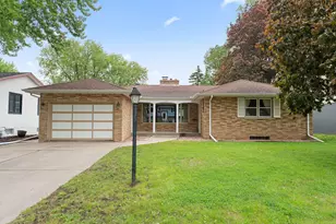 26 W Sandra Lee Dr, Saint Paul, MN 55119 - Photo 1