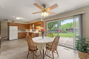 26 W Sandra Lee Dr, Saint Paul, MN 55119 - Photo 6