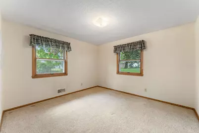 26 W Sandra Lee Drive, Saint Paul, MN 55119 - Photo 20