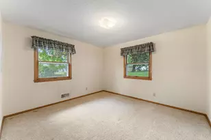 26 W Sandra Lee Dr, Saint Paul, MN 55119 - Photo 20
