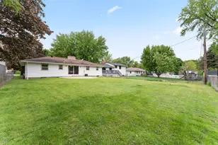 26 W Sandra Lee Dr, Saint Paul, MN 55119 - Photo 32