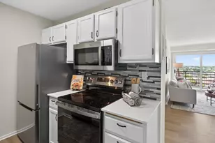 66 9th St E, Saint Paul, MN 55101 - Photo 4