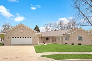 103 Whitney Cir, Marshall, MN 56258 - Photo 1