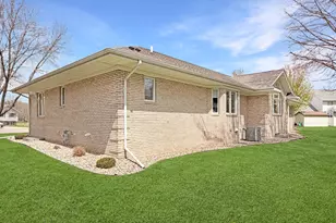103 Whitney Cir, Marshall, MN 56258 - Photo 54
