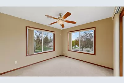 2528 Hawk Ridge Court SE, Rochester, MN 55904 - Photo 16