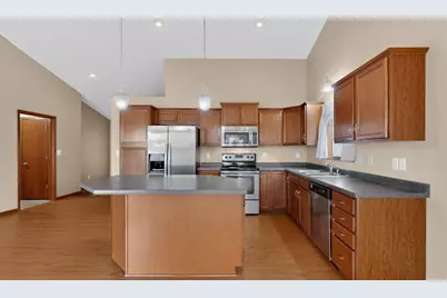 2528 Hawk Ridge Court SE, Rochester, MN 55904 - Photo 6