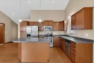 2528 Hawk Ridge Ct SE, Rochester, MN 55904 - Photo 6