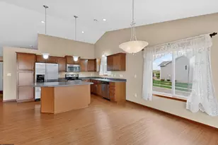 2528 Hawk Ridge Ct SE, Rochester, MN 55904 - Photo 4