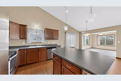 2528 Hawk Ridge Court SE, Rochester, MN 55904 - Photo 8