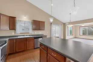 2528 Hawk Ridge Ct SE, Rochester, MN 55904 - Photo 8