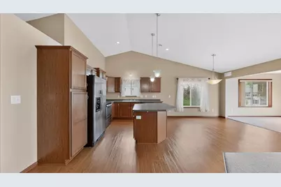 2528 Hawk Ridge Court SE, Rochester, MN 55904 - Photo 2