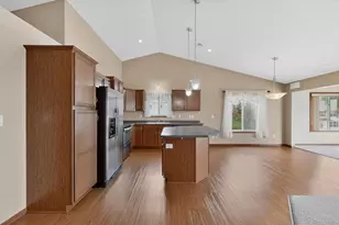 2528 Hawk Ridge Ct SE, Rochester, MN 55904 - Photo 2