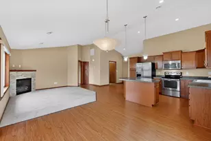 2528 Hawk Ridge Ct SE, Rochester, MN 55904 - Photo 10