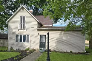 1164 Miller Ave, Windom, MN 56101 - Photo 1