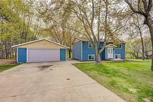 39333 Everett Ave, North Branch, MN 55056 - Photo 1