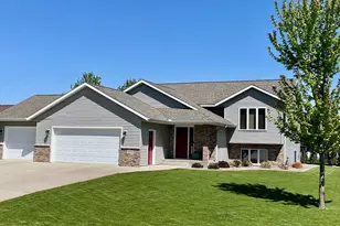 1409 28th St SW, Austin, MN 55912 - Photo 1