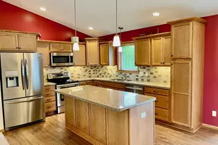 1409 28th St SW, Austin, MN 55912 - Photo 4