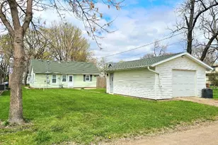 102 E 9th St, Morris, MN 56267 - Photo 4